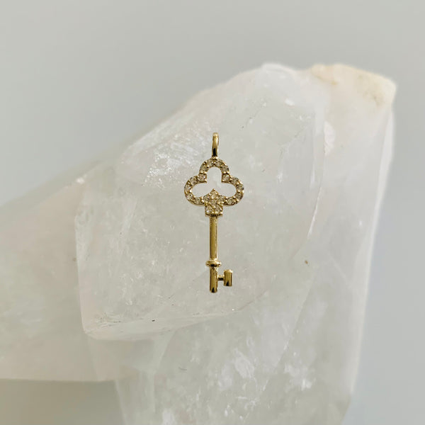 Pendentif KLUCH or jaune et cristaux blancs