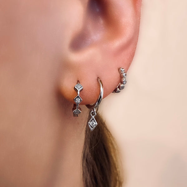 Boucles d’oreilles créoles NORA argent et cristaux blancs