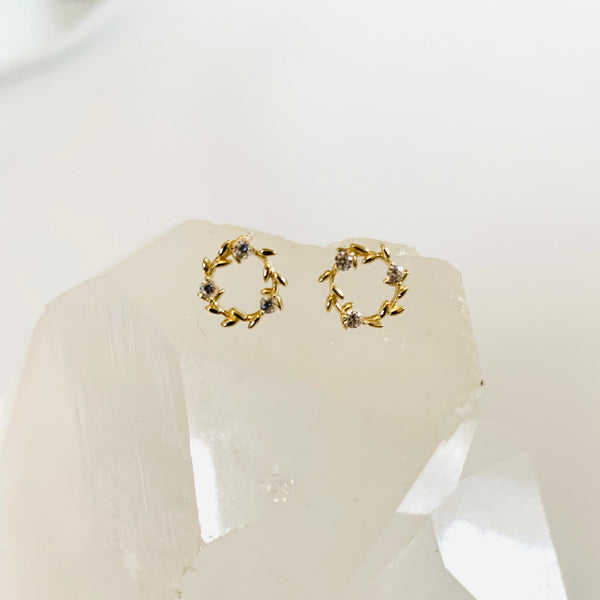 Earrings VENKI yellow gold and white crystals